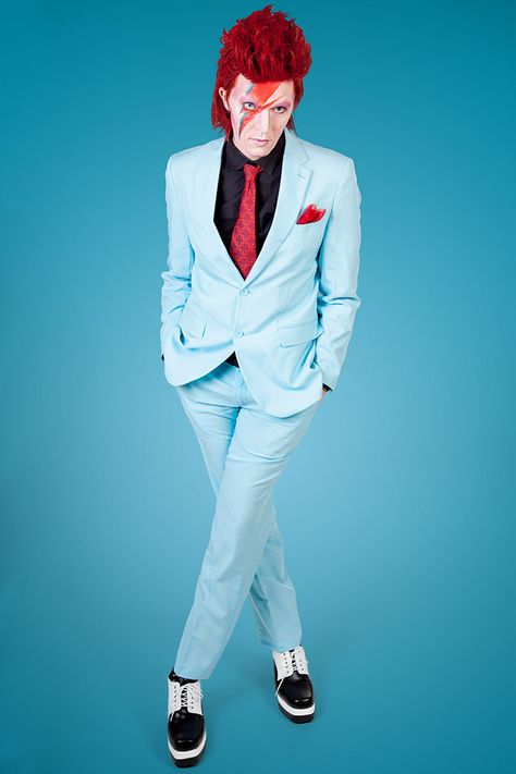 Bowie Blue David Bowie Fancy Dress, David Bowie Costume Ideas, Ziggy Stardust Inspired Outfit, Bowie Outfits Ideas, David Bowie Cosplay, Famous Musicians Costumes, Ziggy Stardust Outfit, Bowie Photoshoot, David Bowie Inspired Outfit