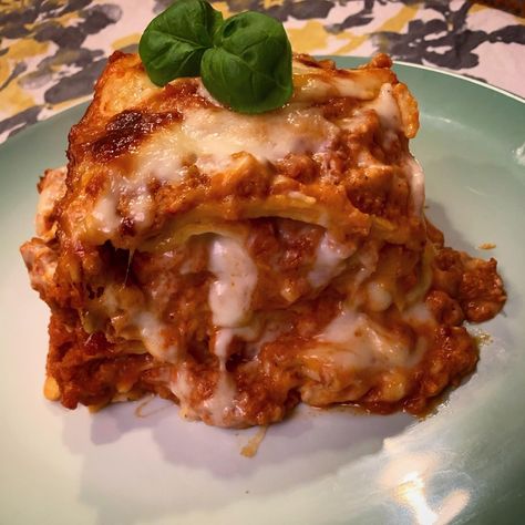 [Homemade] Lasagna #food #foods Lasagna Party Ideas, Lasagna Pictures, Lasagne Aesthetic, Birthday Lasagna, Lunch Lasagna, Yummy Food Pictures, Lasagna Aesthetic, Food Lasagna, Dinner Pictures