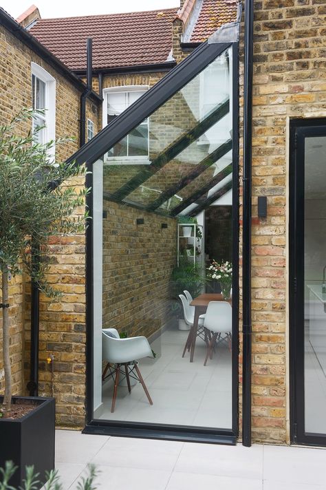 Narrow Side Extension, Narrow Side Extension Ideas, Glass Side Extension, Semi D Extension, Townhouse Extension Ideas, Side Return Conservatory, Side Lean To Extension, Lean To Roof Extension, Upstairs Extension Ideas