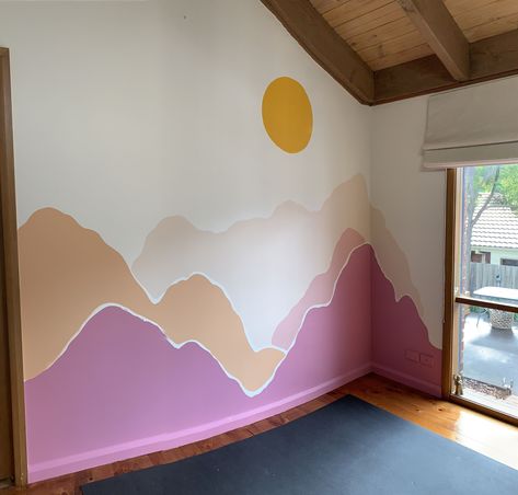 Simple Diy Wall Mural, Corner Mural Ideas, Cool Wall Murals Bedroom, Daycare Wall Murals, Easy Bedroom Mural, Wall Murals Simple, Simple Nursery Mural, Bedroom Murals Painted, Kids Wall Paint Ideas