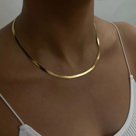 Herringbone Necklace - Available Gold Or Silver - PRYA UK Elegant Gold Necklace Classy, Flat Gold Necklace, Afro Jewelry, Pretty Jewelry Necklaces, Herringbone Necklace, Bridal Gold Jewellery Designs, Jewelry Fashion Trends, Classy Jewelry, Stacked Jewelry