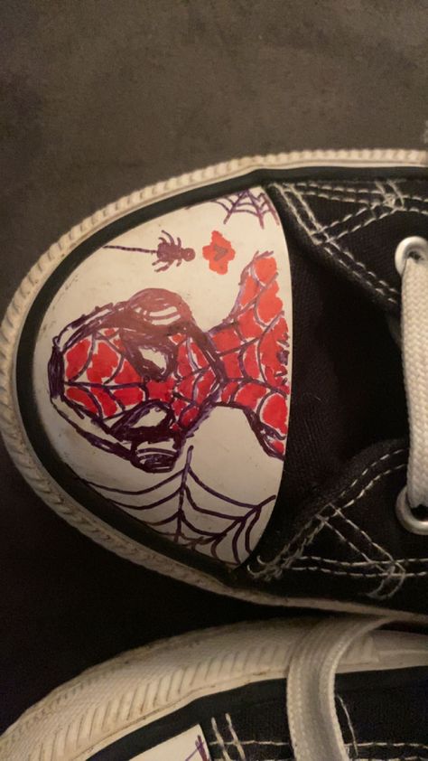 Spider Man Drawing On Converse, Soul Eater Pixel Art Grid, Spiderman Fit Aesthetic, Spiderman Converse Drawing, Diy Clothes Painting Ideas, Converse Designs Diy Paint, Jalyn Core, Spiderman Things To Make, Hobbie Spiderman