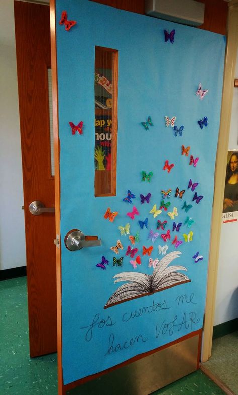 3D butterflies on spring time classroom door - Art Gone Loco - each student decorates 2 identical butterflies, one to glue onto the paper, the other to fold wings up and glue just in the middle. Flutter away! Art Classroom Door, Classroom Door Ideas, Class Door Decorations, Door Decorations College, Diy Door Decor, Preschool Decor, Spring Kindergarten, Creative Thinking Skills, College Decor