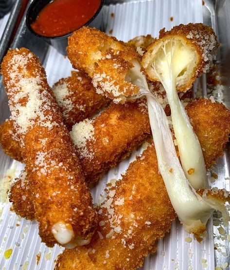 Mozzerella Stick Aesthetic, Cheese Sticks Aesthetic, Mozzarella Cheese Aesthetic, Mozzarella Sticks Aesthetic, Mozarella Sticks Aesthetic, Motzerrela Sticks, Pizza Cheese Pull, Melty Mashups, Yummy Food Pictures