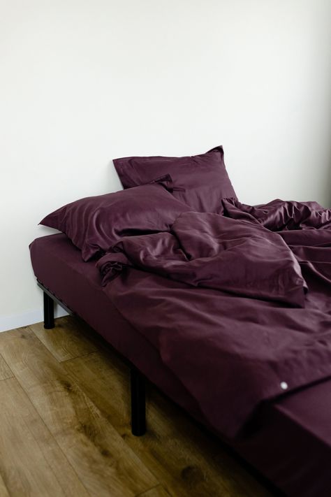 The bedding set is crafted from 100% cotton sateen, known for its softness and smoothness, providing a luxurious feel to your bedding.  With its exceptional quality and durability, our bedding sets with fitted sheets will add coziness to your bedroom and also guarantee a good night's sleep, allowing you to wake up feeling refreshed and rejuvenated every morning. The fabric quality and stitching in each bedding have been taken care of, allowing the skin to breathe and providing comfort throughout Eccentric Bedding, Plum Bedspread, Dark Purple Bedding, Purple Sheets, Cool Bedding, Purple Bedding, Fitted Sheets, Home Room Design, Bed Duvet Covers