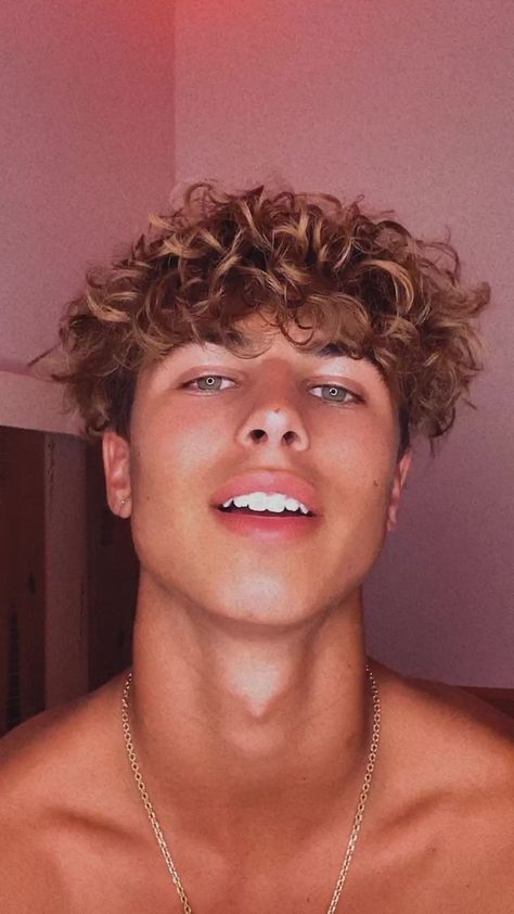 nikkoz10 on Instagram: First reel! Curly Haircuts For Guys, Wattpad Boys, Boys Curly Haircuts, Messy Hair Boy, Men Blonde Hair, Tan Skin Blonde Hair, Blonde Hair Boy, Men Haircut Curly Hair, Hair Boy