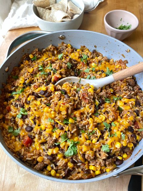 Ground Beef and Rice Skillet - onebalancedlife.com Ground Beef And Rice Skillet, Mexican Beef And Rice Skillet, Beef And Rice Skillet, Rice With Veggies, Apartment Meals, Korean Stir Fry, Ground Beef And Rice, Fodmap Friendly Recipes, Ground Beef Rice