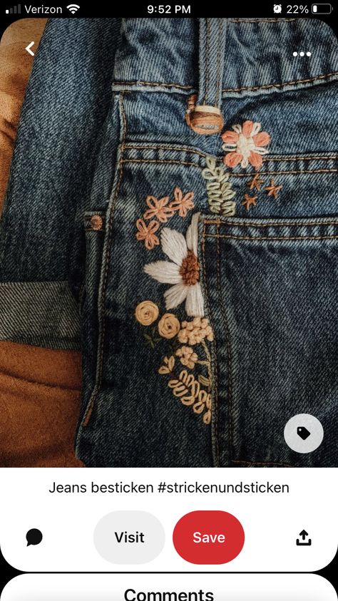 Flower Stitching On Jeans, Embroider Jean Pockets, Repairing Jeans With Embroidery, Jeans Repair Embroidery, Sewing Flowers On Jeans, Embroidered Flowers On Jeans, Embroidered Jeans Flowers, Cute Embroidered Jeans, Embroidery On Jeans Ideas