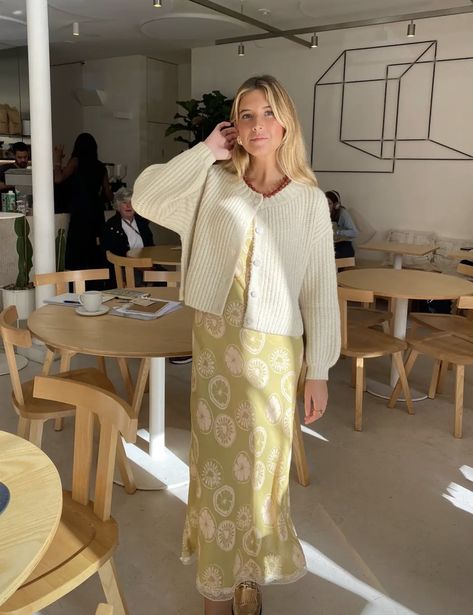 Puffy Cardigan Outfit, Vrg Grl Outfit, Spring Outfits Australia 2024, Cream Knit Cardigan Outfit, Dresses And Cardigans Outfit, Little Cardigan Outfit, One Button Cardigan Outfit, Maine Outfits Fall, Hanoi Outfit