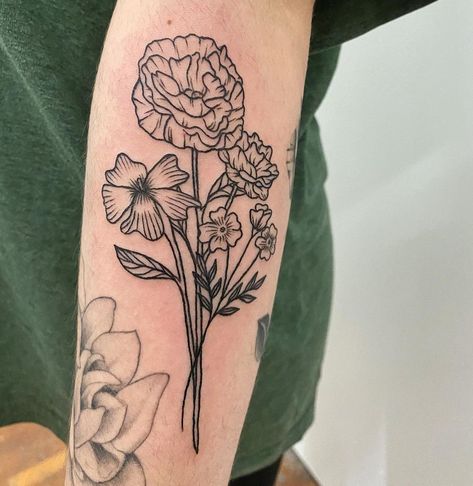 Emmy🌿 on Instagram: “Roses for Mackenzie! Thank you🌹🌹🌹 • • • • • #tattoo #tattooed #tattooartist #tattooist #tattooer #ttt #tttism #vancouvertattooartist…” Henna Ink, Flower Eyes, Instagram Roses, Light Tattoo, Patchwork Sleeve, Cross Tattoo Designs, Tasteful Tattoos, Spooky Tattoos, Detailed Tattoo