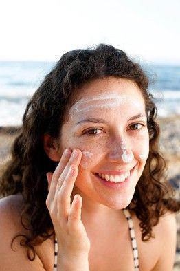 A dermatologist provides advice on how to sift through a sea of labels in the drugstore aisle. Powder Sunscreen, Oak Cabinet, Dark Spots On Skin, Chemical Sunscreen, Hormonal Acne, Facial Sunscreen, Summer Skincare, Cabinet Makeover, Protector Solar