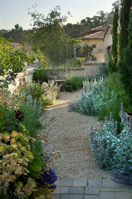 15 Fascinating Ideas Of Tuscan Gardens That Will Amaze You Outdoor Landscape Design, Mediterranean Garden Design, Tuscan Garden, Drought Tolerant Landscape, Gardening Landscaping, Mediterranean Landscaping, Dry Garden, Gravel Garden, Meteor Garden 2018