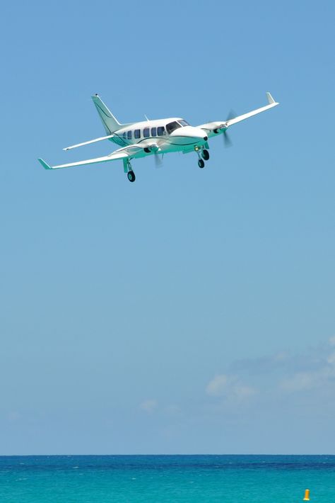 Mosquito Coast, Piper Aircraft, Airplane Wallpaper, St Maarten, General Aviation, Commercial Aircraft, International Airport, Honduras, Aircraft