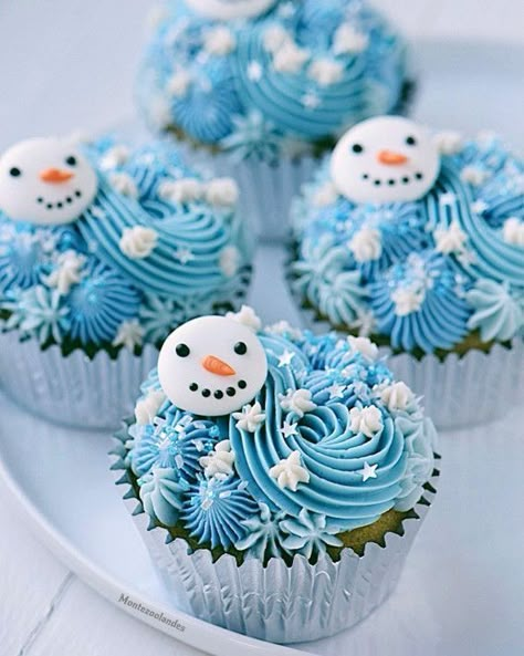 Christmas Sweet Table, Winter Cupcakes, Christmas Cupcakes Recipes, Christmas Cupcakes Decoration, Christmas Themed Cake, Snowman Cupcakes, Christmas Cake Designs, Pretty Cupcakes, Holiday Cupcakes