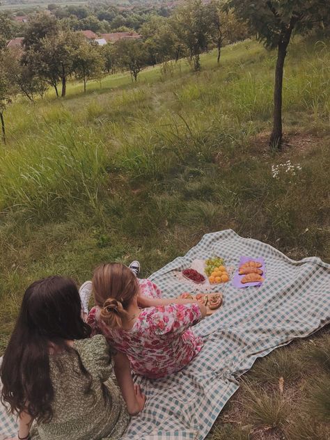 #pinterest #aesthetic #picnic #friends #dresses #cottage #blanket #dress #blondehair #brunch #avocado Girlfriends Date Aesthetic, Lesbian Picnic Ideas, Lesbian Picnic Date Ideas, Wlw Picnic Date, Cottagecore Girlfriends, Sapphic Picnic, Lesbian Date Ideas Aesthetic, Wlw Picnic, Wlw Date Aesthetic