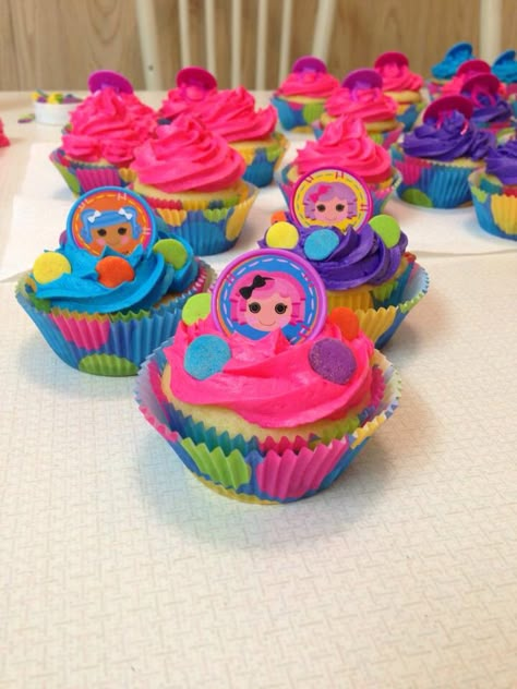 Lala loopsy cupcake party!! Lalaloopsy Birthday Party, Lala Loopsy Doll, Lalaloopsy Cake, Button Cupcakes, Summer Birthday Cake, La La Loopsy, Lalaloopsy Birthday, Tumblr Girly Aesthetic 2013, Lala Loopsy