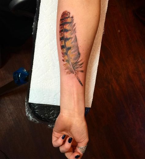 Delicate owl feather from yesterday! #art #tattoo Turkey Feather Tattoo, Feather Tat, Owl Feather Tattoos, Phoenix Feather Tattoos, Feather Tattoo Meaning, Phoenix Feather, Peacock Feather Tattoo, Owl Feather, Feather Tattoo Design