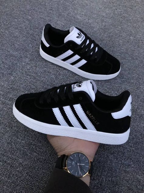 Adidas Gazelle Black, Trainers Outfit, Outdoor Sneakers, Club Decor, Pretty Shoes Sneakers, Trainer Shoes, Adidas Shoes Women, Womens Running, Wide Shoes