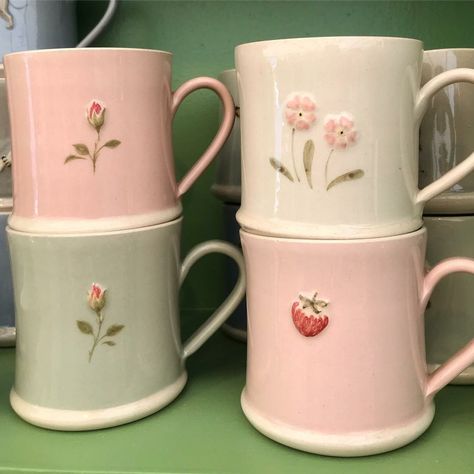 Pretty Mugs, Keramik Design, Room Deco, Pottery Crafts, Cute Kitchen, Ceramics Pottery Art, Cute Cups, Dream House Decor, Cute Mugs