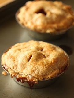 Quince Pie, Quince Recipes, Quince Fruit, Individual Pies, Kinds Of Pie, Classic Apple Pie, Harvest Recipes, Half Baked, Sweet Pie