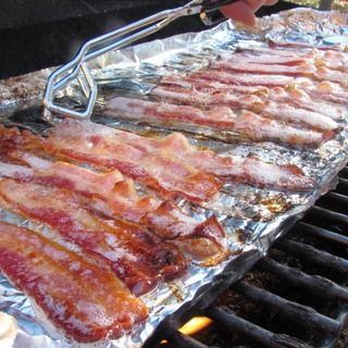 Dutch Oven Potatoes, Tin Foil Meals, Oven Potatoes, Bacon Grill, Meat Delivery, Kamado Grill, How To Make Bacon, Bacon On The Grill, Bbq Bacon