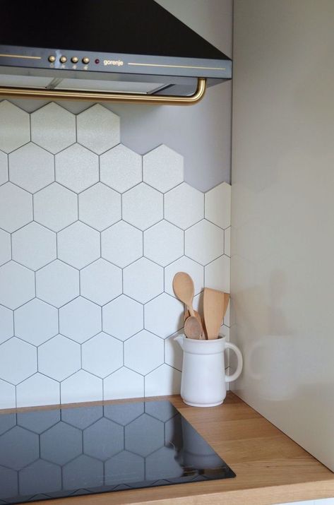 White Hexagon Tile Kitchen, Hexagon Tile Backsplash Kitchen, Hexagon Tile Kitchen, Hexagon Tile Backsplash, Patchwork Kitchen, White Hexagon Tiles, Kitchen Splashback Tiles, Hexagon Backsplash, Kitchen Splashback