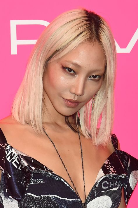 Grown Out Roots, Grown Out Blonde Hair, Soo Joo Park, Bella Hadid Photos, Blonde Hair With Roots, Beyonce Photos, Job Inspiration, Rihanna Photos, Soft Blonde