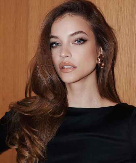 Barbara Palvin Shares the Wellness Step She and Dylan Sprouse Do Together Barbara Palvin Style, Palvin Barbara, Smink Inspiration, Linda Evangelista, Barbara Palvin, Beauty Wellness, Luxury Beauty, Skincare Routine, Blue Eyes