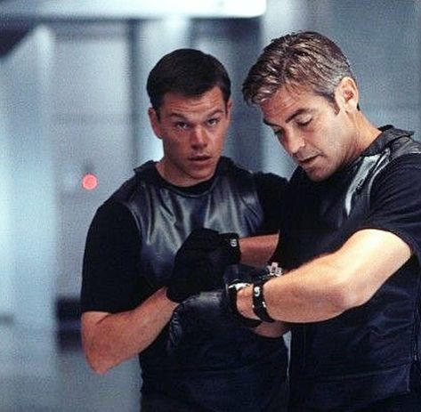 Matt Damon and George Clooney in ocean’s 11 Ocean's Eleven, Ocean’s Eleven, Oceans Eleven, Danny Ocean, Oceans 11, Matt Damon, The Batman, Movie Sets, George Clooney