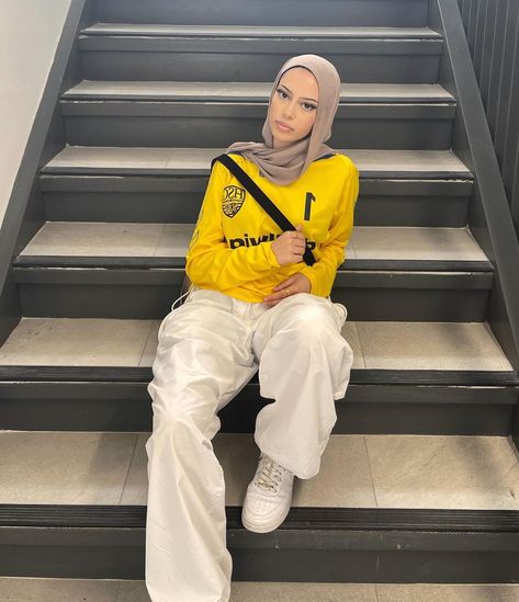 shahed ☆ on Instagram: “it’s a jersey summer + @nominal is having their eid sale ! use [asapshahed] at checkout for $$ off your fav pieces before the sale ends 🫂” Hijabi Streetwear Summer, Jersey Hijab Style, Muslim Streetwear, Hijabi Streetwear, Hijab Outfit Summer, Hijab Fashion Summer, Hijabi Fits, Hijabi Outfit, Street Hijab Fashion