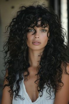 Perm With Bangs Long Hair, Curly Hair With Bangs And Layers, Long Curly Hair With Bangs, Long Layered Curly Hair, Curly Hair Natural, Natural Curly Hair Cuts, Layered Curly Hair, Haircuts For Curly Hair, Natural Curls Hairstyles