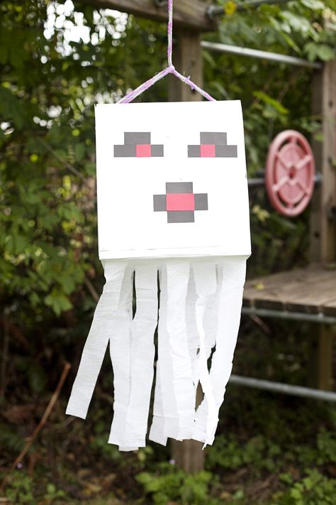 Minecraft Dort, Minecraft Pinata, Minecraft Birthday Party Ideas, Homemade Pinata, Minecraft Party Decorations, Minecraft Decoration, Fest Mad, Minecraft Theme, Diy Minecraft