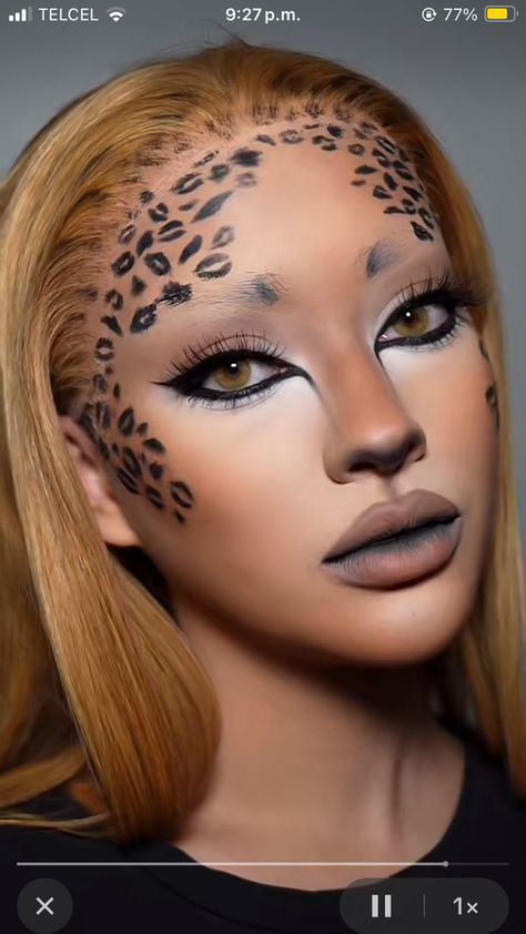 Chetta Makeup Look, Cheta Make Up, Animal Make Up Ideas, Snow Leopard Makeup Halloween, Cute Animal Halloween Makeup, Leopard Halloween Costume Woman, Leapord Make Up, Half Makeup Face Halloween, Reptile Makeup Halloween