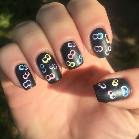 Eyeball Nails Acrylic, Eyeball Nail Art, Eyeball Ping Pong Balls, Halloween Googly Eye Nails, Eyeball Manicure, Halloween Nail Art, Costume Makeup, Eye Black, Halloween Nails