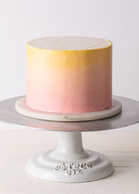 How to Ice an Ombré Cake - Style Sweet Ombre Frosting Cake, Sunset Ombre Cake, Sunset Cake Design, Sunset Birthday Cake, Ombre Cake Ideas, Ombre Cake Frosting, Limoncello Party, Ombre Buttercream Cake, Hombre Cake