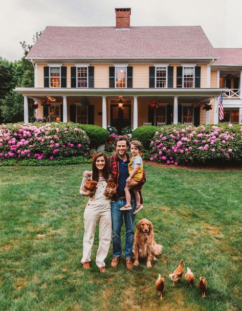 Traditional Family Aesthetic, Moving Out Aesthetic, Sara Vickers, Simple Life Aesthetic, Country Couture, Sarah Vickers, Backyard Getaway, Classy Girls Wear Pearls, Kiel James Patrick