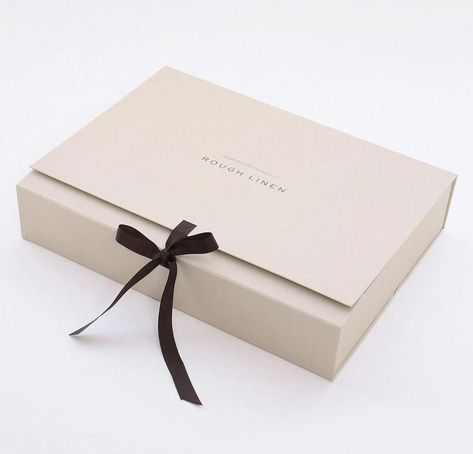 Rough Linen, Elegant Gift Wrapping, Luxury Packaging Design, Packaging Ideas Business, Clothing Packaging, Fashion Packaging, Gift Box Design, 카드 디자인, Box Packaging Design