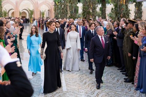 Princess Rajwa, Jordan Royal Family, Southwest Rugs, Kaftan Gown, White Gold Dress, 1 June, Purple Gowns, Royal Blood, Style Royal