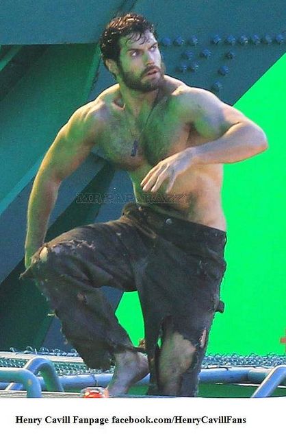 Henry Cavill as Superman-Man of Steel Movie 2013-Vancouver Set-36 by The Henry Cavill Verse, via Flickr Henry Cavill Muscle, Big Muscular Men, Henry Superman, Henry Cavill Shirtless, Bodybuilding Pictures, Foto Top, Superman Man Of Steel, Bradley Cooper, Feb 4