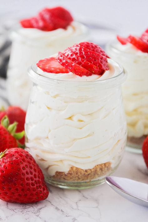 This homemade vanilla cheesecake mousse is so luscious and silky smooth. All the taste of cheesecake, without any of the work! Vanilla Cheesecake Mousse, Cheesecake Mousse Cups, Cupcake Fillings, Mini Parfaits, Mousse Cake Filling, Cream Cheese Mousse, Mousse Desserts, Desert Cups, Cheese Mousse