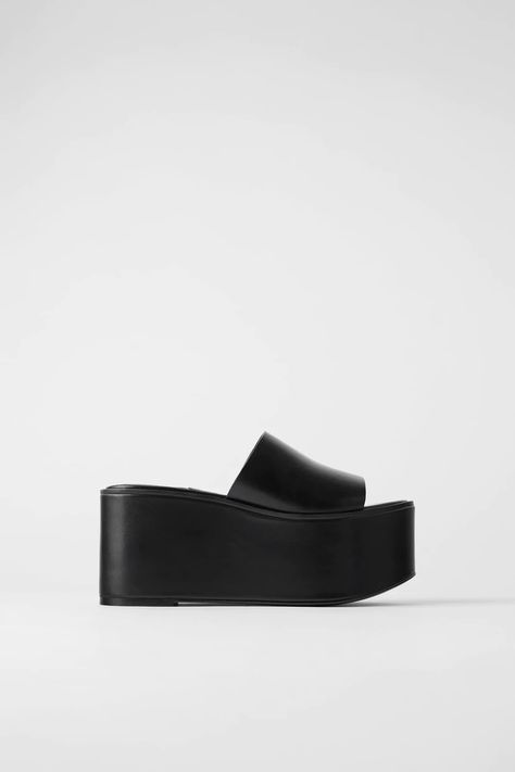 These Affordable Summer Sandals From Zara Are Under $60 & So Chic Preppy Inspo, Zara Spring, Zara Summer, Outfit 2020, Zara Sandals, Zara Spain, Spring Sandals, Black Wedges, Platform Wedge