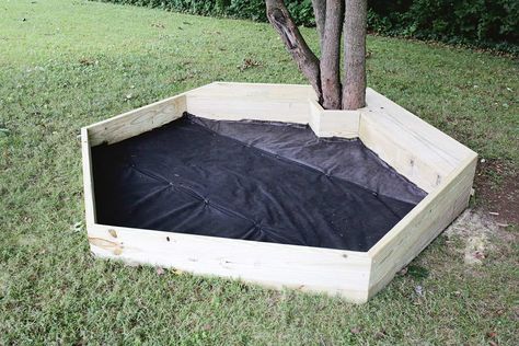 Hexagon Sandbox DIY (With Built-In Benches!) Octagon Sandbox Diy, Sandbox Diy, Diy Sandbox, Kids Sandbox, Sand Pit, Wood Sealer, Kids Sand, Tree Base, Natural Playground