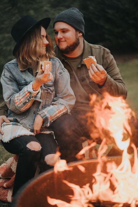 Campfire Outfits, Campfires Photography, Camping Ideas For Couples, Camping Photoshoot, Fuze Tea, Winter Family Photos, Fall Engagement Pictures, Fall Mini Sessions, Engagement Pictures Poses