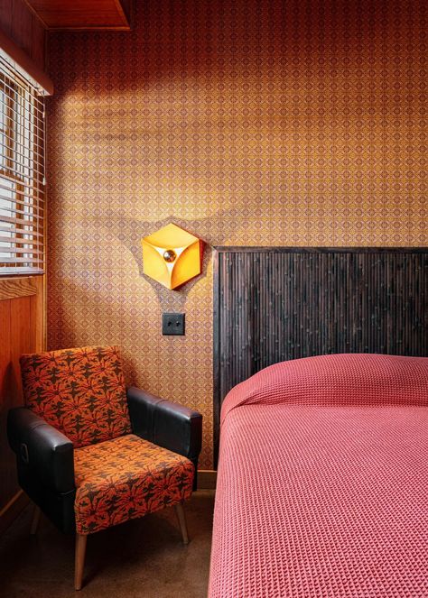 Step Back in Time at This Retro-Themed ‘Dive’ Motel Dive Motel, Cabin Rooms, Hotel Reception Desk, Pool Kings, Motor Lodge, Horizontal Mirrors, Log Cabin Interior, Motel Room, Hidden Bar