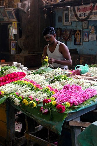 Flower Garlands. If he can do it , so can I. Mini roses and carnations work well and can be found at the local grocery store. Madurai, Desi Cottagecore, Chola Temples, Flower Seller, Amazing India, Travel India, Festival Shop, Mini Roses, Flower Garlands