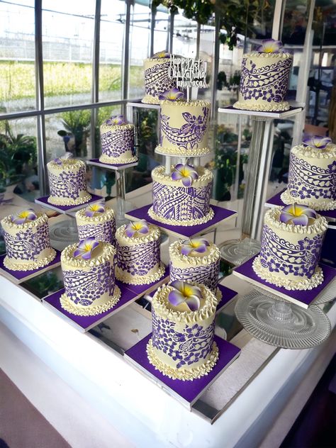 Beautiful purple and white Polynesian cake Tongan Wedding, Polynesian Wedding, Samoan Food, Island Culture, Stencil Cake, 80th Birthday Decorations, Auckland Wedding, 2023 Nails, Car Life