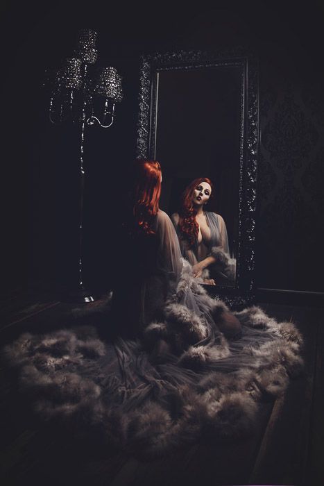 Gothic Photoshoot Ideas Studio, Noir Photoshoot Ideas, Gothic Photoshoot Studio, Gothic Photo Shoot Ideas, Diy Boudiour Photoshoot Plus Size Classy, Halloween Shoots Ideas, Goth Budiour Photoshoot, Gothic Photography Ideas, Gothic Studio Photography