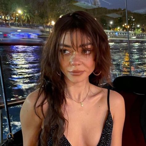 sarah hyland <3 Hailey Dunphy, Sarah Hyland, Gay Aesthetic, Make Up Inspo, Selfie Ideas Instagram, Modern Family, Cut And Color, Face Claims, Celebrity Crush