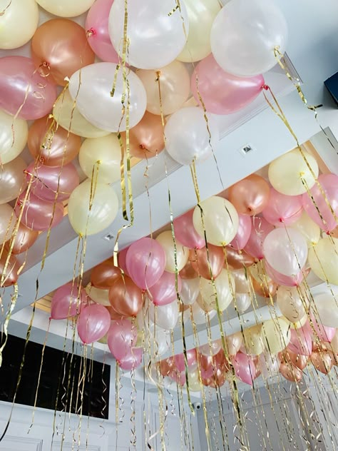 Ceiling Covered In Balloons, Balloons Covering Ceiling, Balloon Decorations On Ceiling, Balloon Covered Ceiling, Ballon’s On Ceiling, Ballons On The Celling, Balloon On Ceiling Decor, Balloons On Ceiling Party Ideas, Balloon On Ceiling