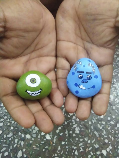 Monsters Inc Painted Rocks, Mike Wazowski Rock Painting, Sully Rock Painting, Sullivan Monsters Inc, Monster University, Hand Painted Stones, Paint Rock, Rock Painting Art, Pebble Painting